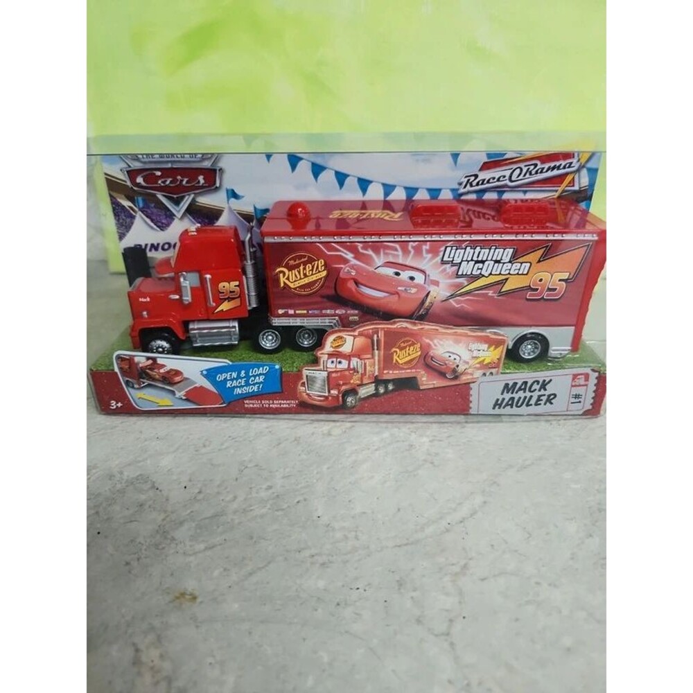 Disney  Pixar Cars 95 Lightning McQueen Mack Car Hauler